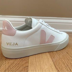 NWT Veja Campo Sneaker in white + pink leather